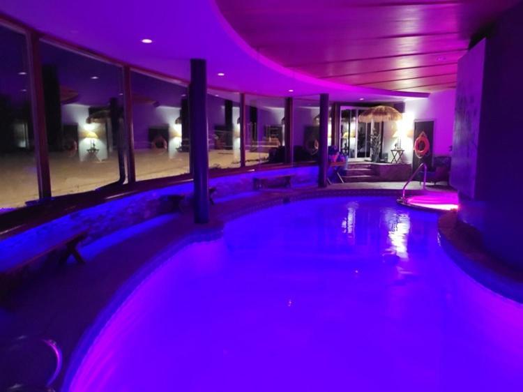 Roundhouse Grotto Bed and Breakfast Κάλγκαρι Εξωτερικό φωτογραφία