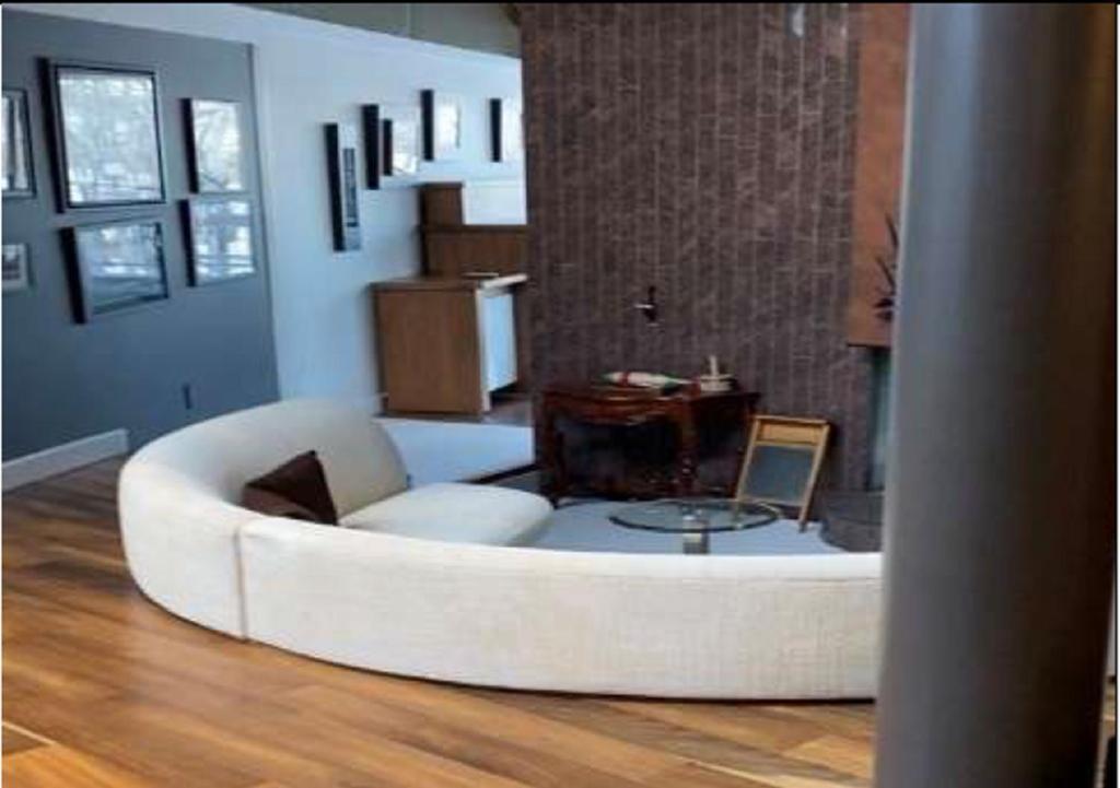 Roundhouse Grotto Bed and Breakfast Κάλγκαρι Εξωτερικό φωτογραφία