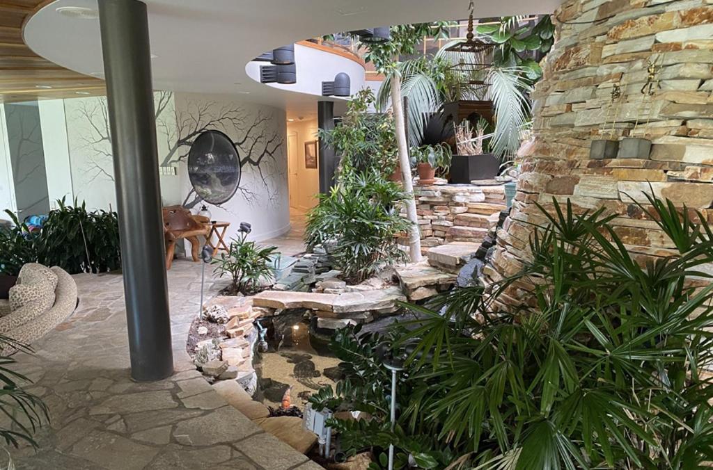 Roundhouse Grotto Bed and Breakfast Κάλγκαρι Εξωτερικό φωτογραφία