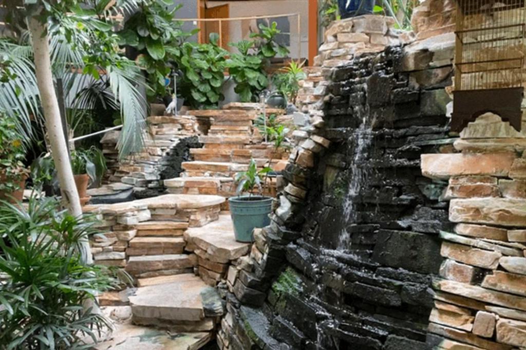 Roundhouse Grotto Bed and Breakfast Κάλγκαρι Εξωτερικό φωτογραφία